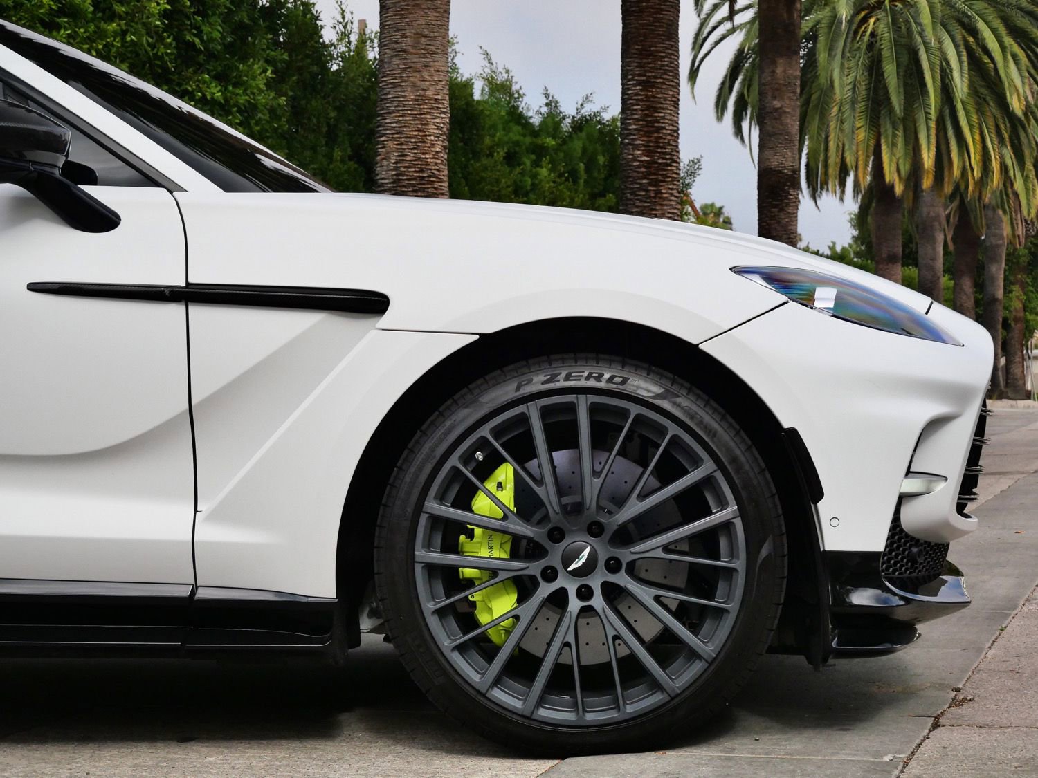 Used 2023 Aston Martin DBX 707 image 4