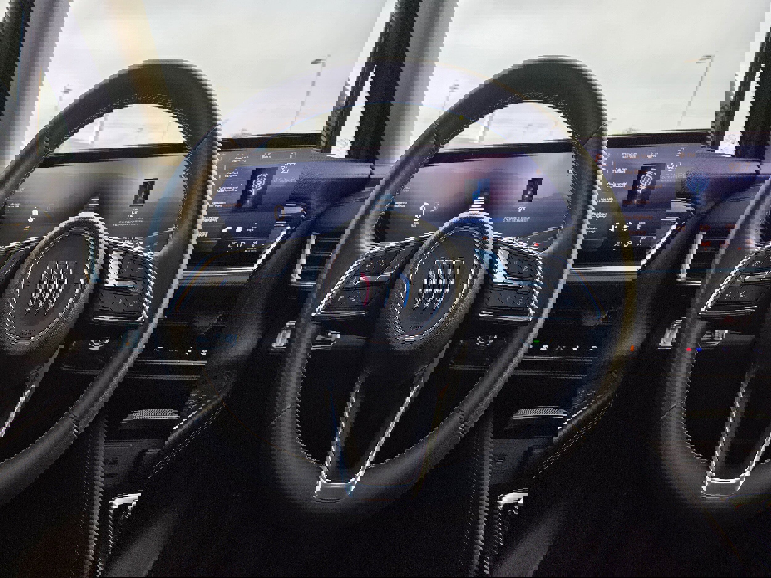 Used 2025 Buick Envision Preferred image 40