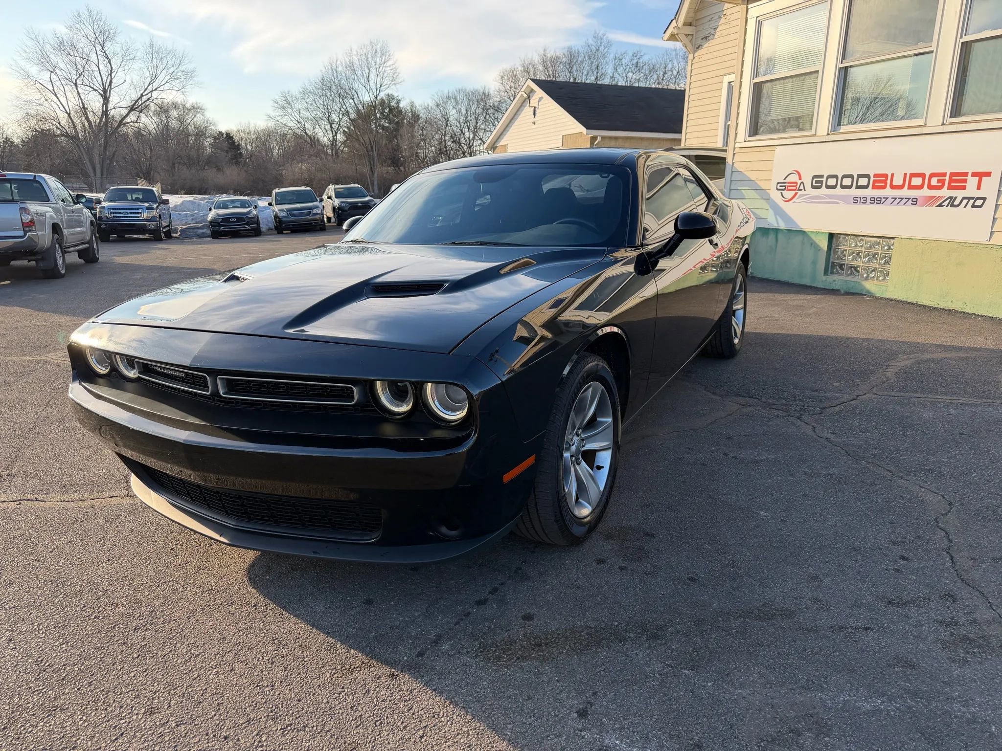 Used 2016 Dodge Challenger SXT image 1