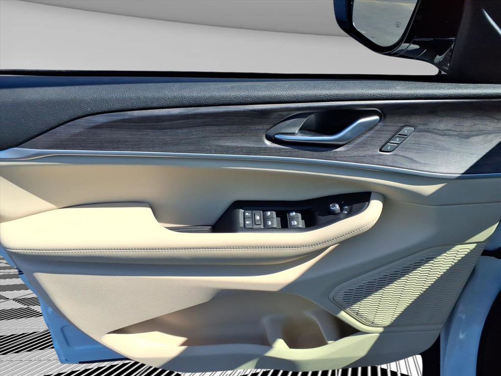 Used 2023 Jeep Grand Cherokee Limited image 19