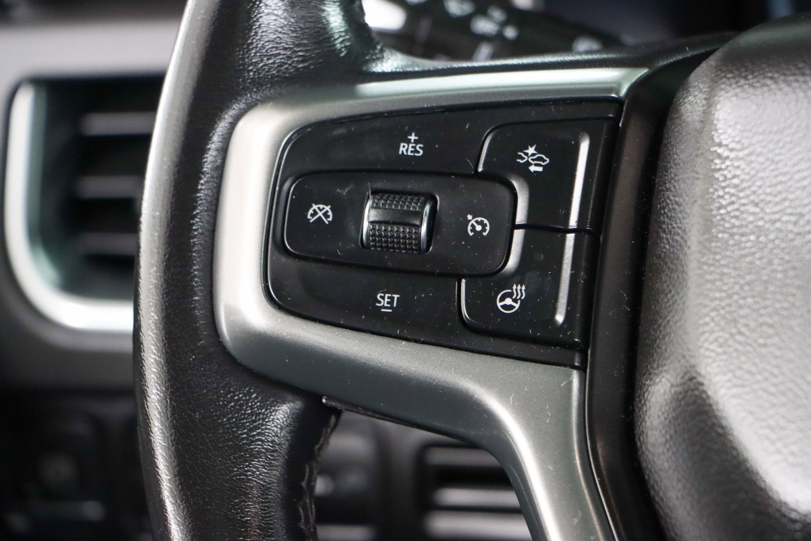 Used 2022 Chevrolet Tahoe Z71 w/ Luxury Package AWD/4WD image 14