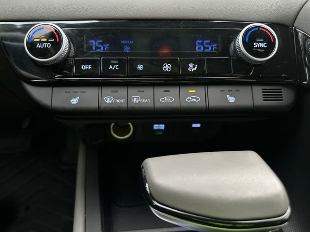 Certified 2025 Hyundai Elantra SEL image 16