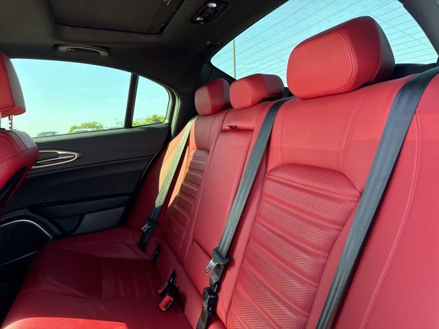 Used 2022 Alfa Romeo Giulia Veloce image 11