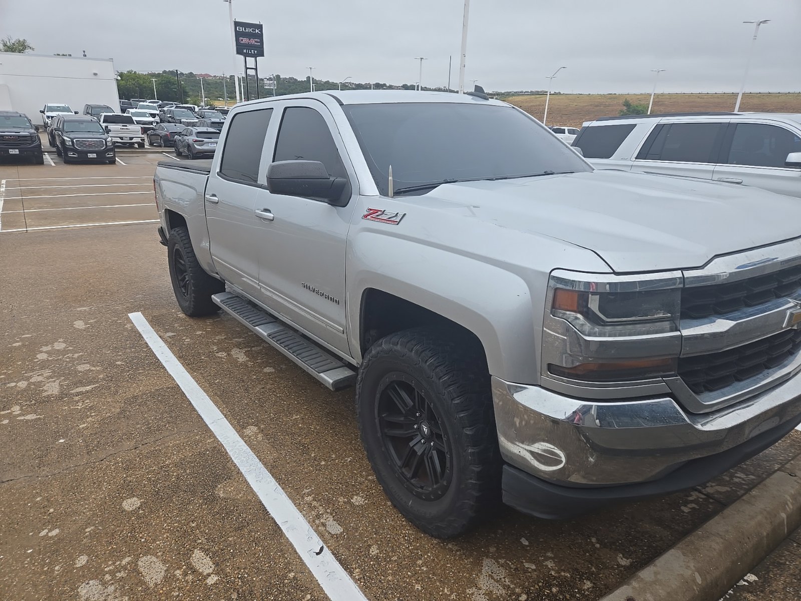 Used 2017 Chevrolet Silverado 1500 LT w/ Max Trailering Package RWD image 3