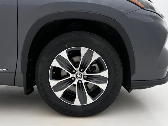 Used 2021 Toyota Highlander XLE image 30