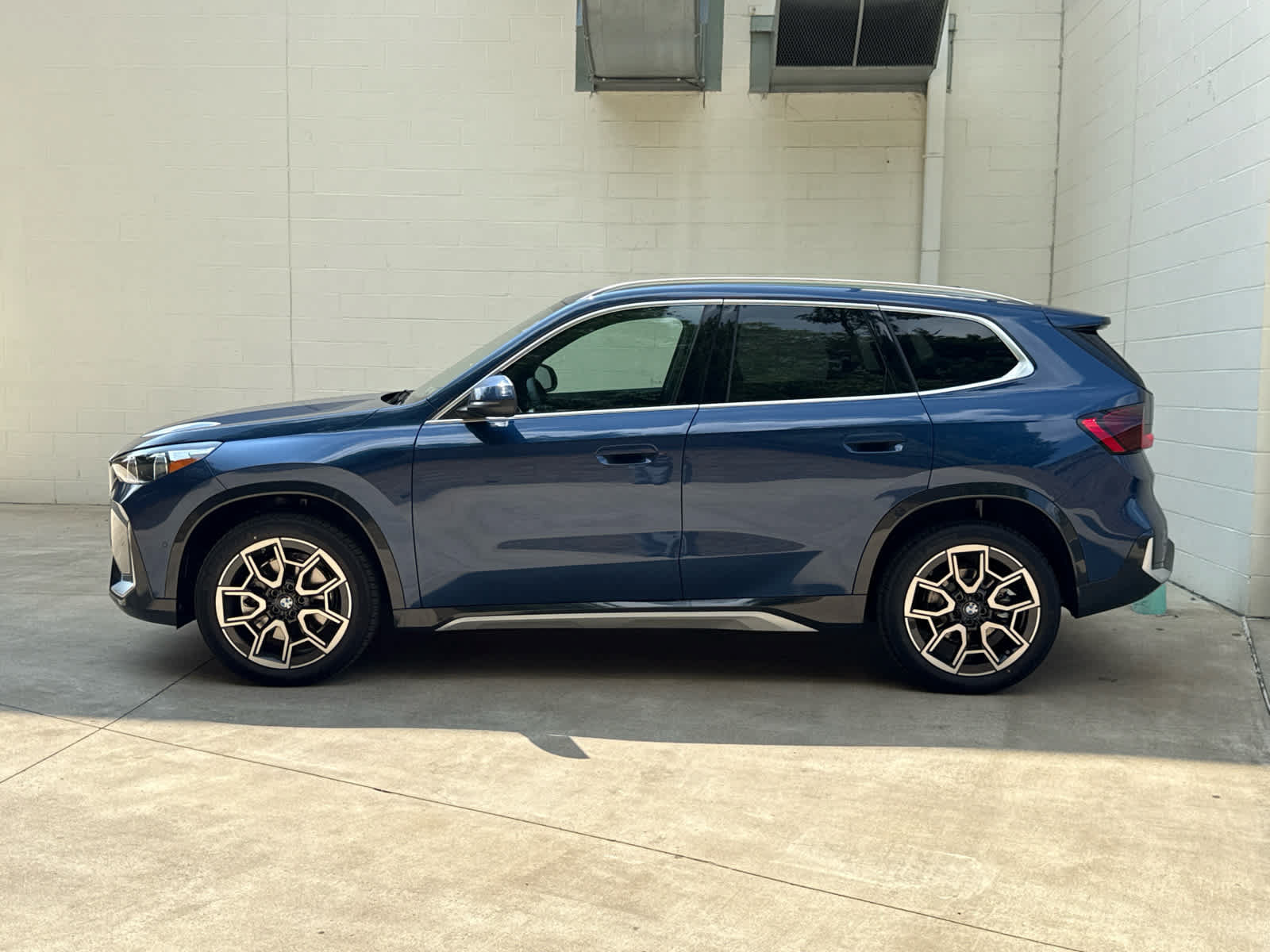 Used 2025 BMW X1 xDrive28i w/ Convenience Package AWD/4WD image 5