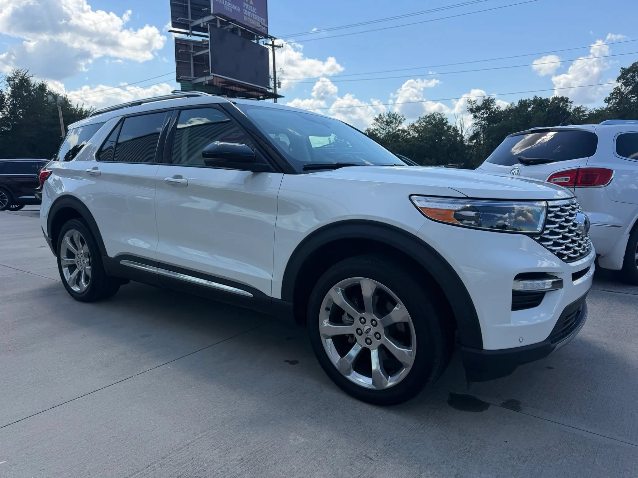 Used 2020 Ford Explorer Platinum w/ Premium Technology Package AWD/4WD image 28