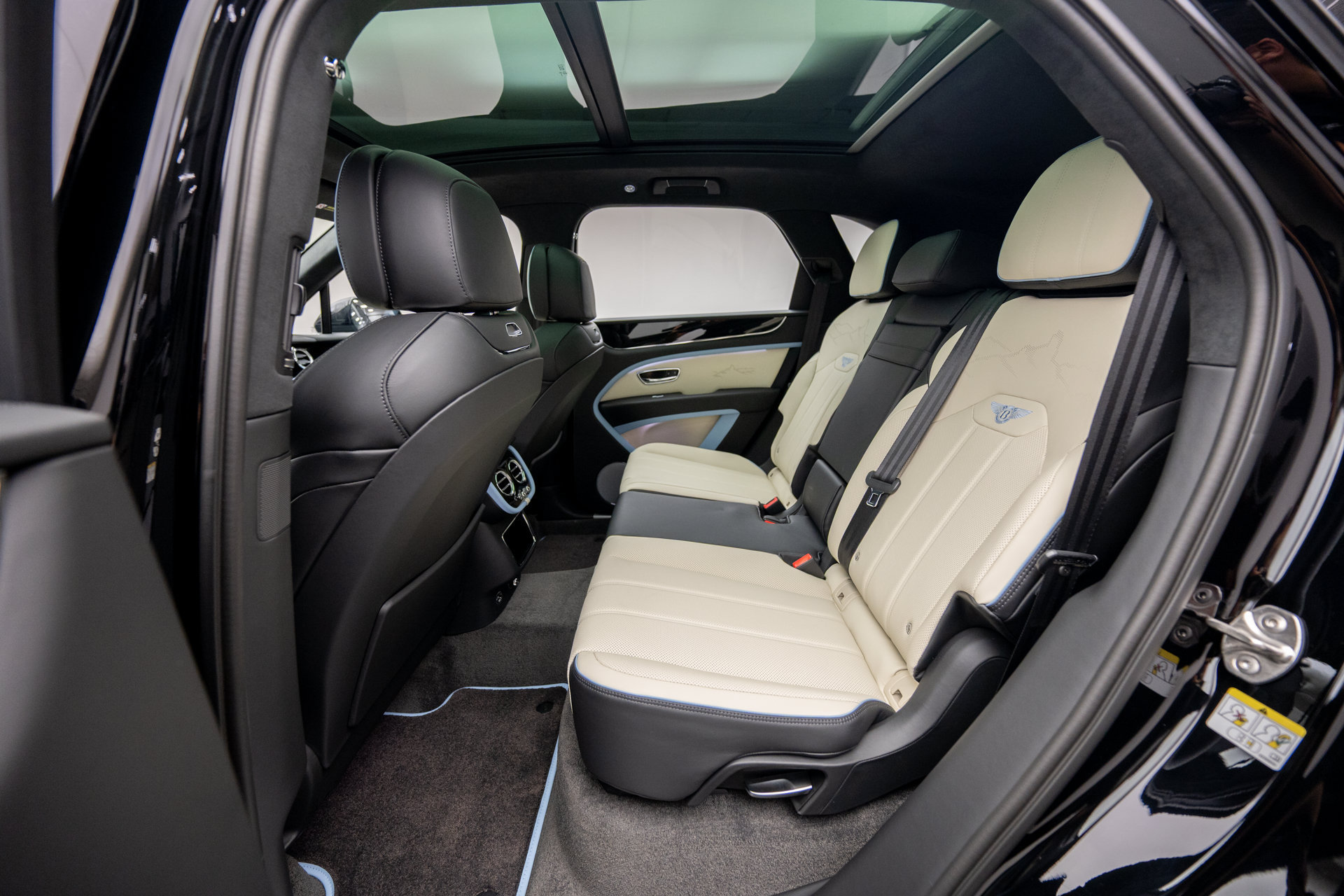 New 2027 Bentley Bentayga AWD/4WD image 15