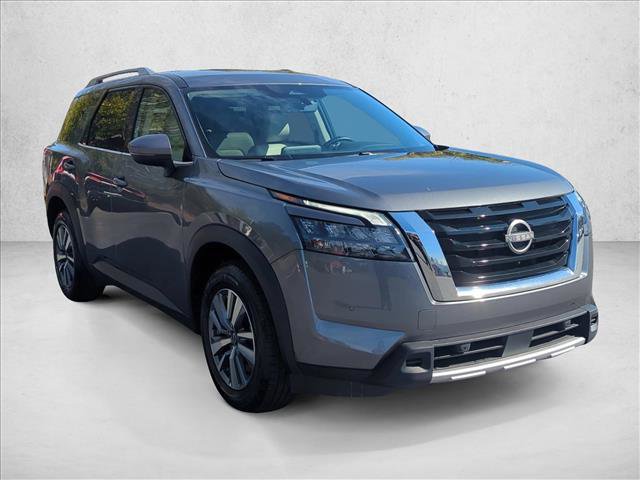 Used 2025 Nissan Pathfinder SL image 3