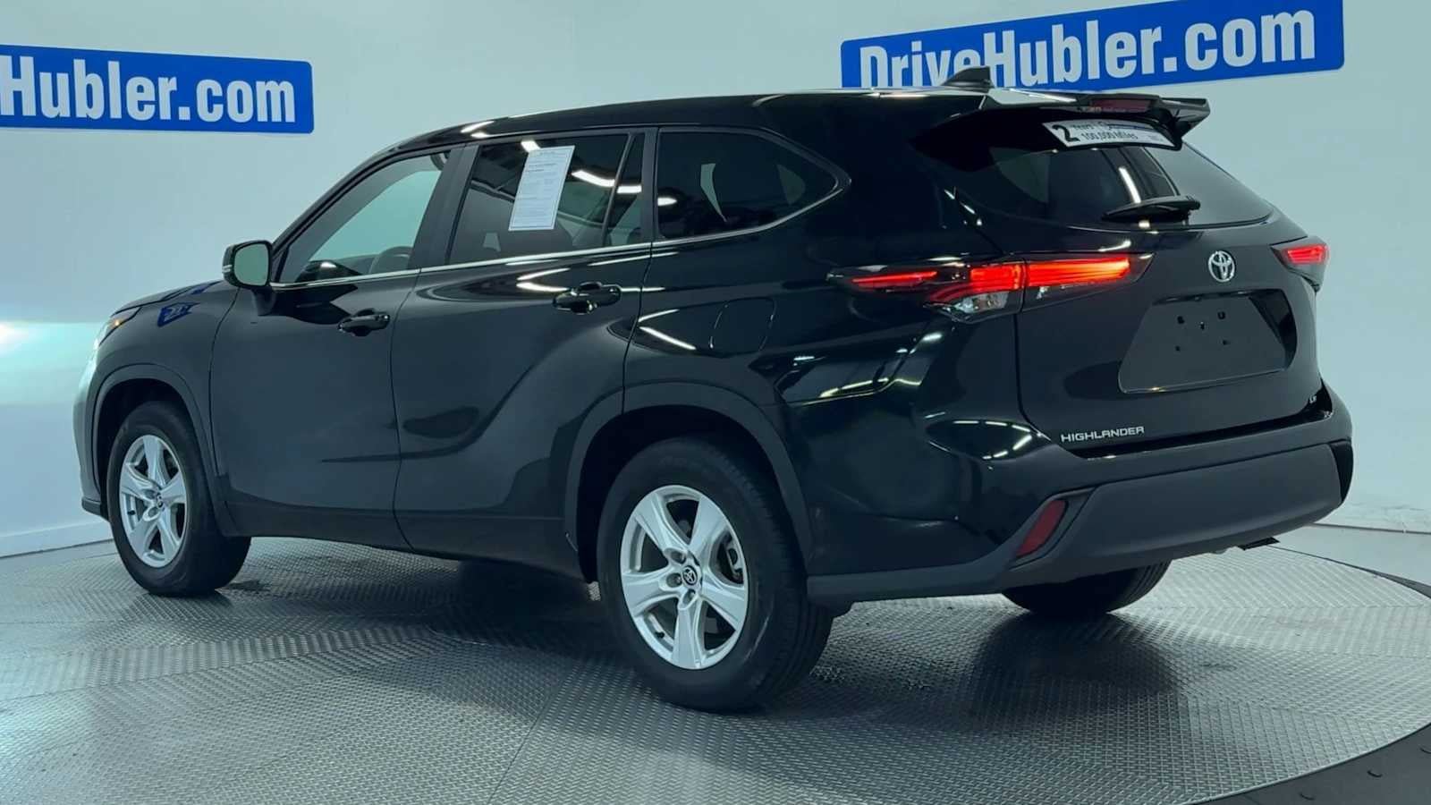 Used 2025 Toyota Highlander LE FWD image 6