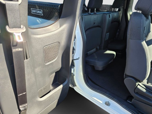Used 2022 Nissan Frontier SV AWD/4WD image 14