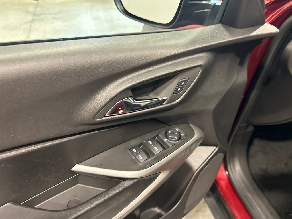 Used 2024 Chevrolet Trax RS w/ Driver Confidence Package image 14