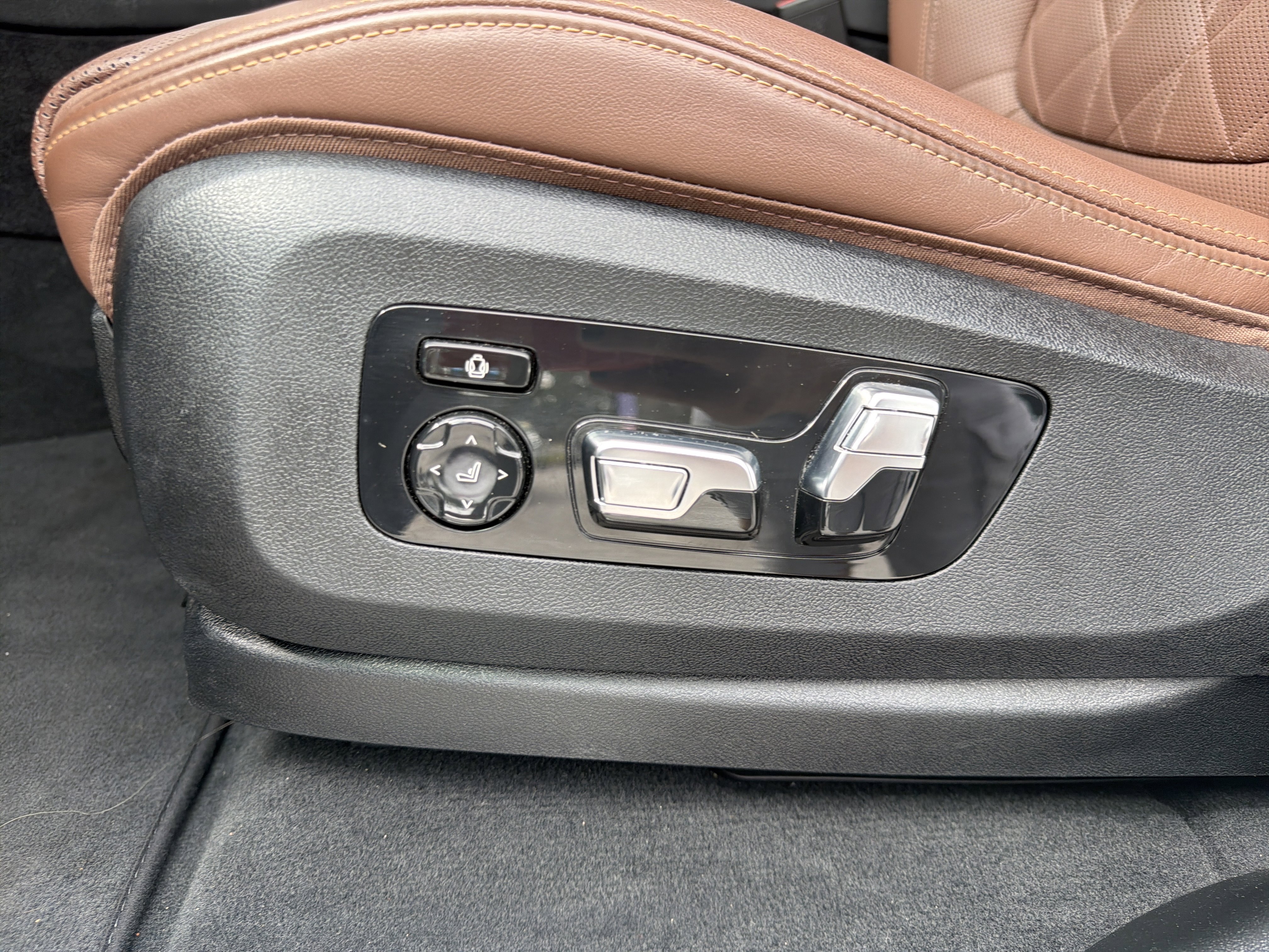 Used 2025 BMW X5 xDrive40i image 12