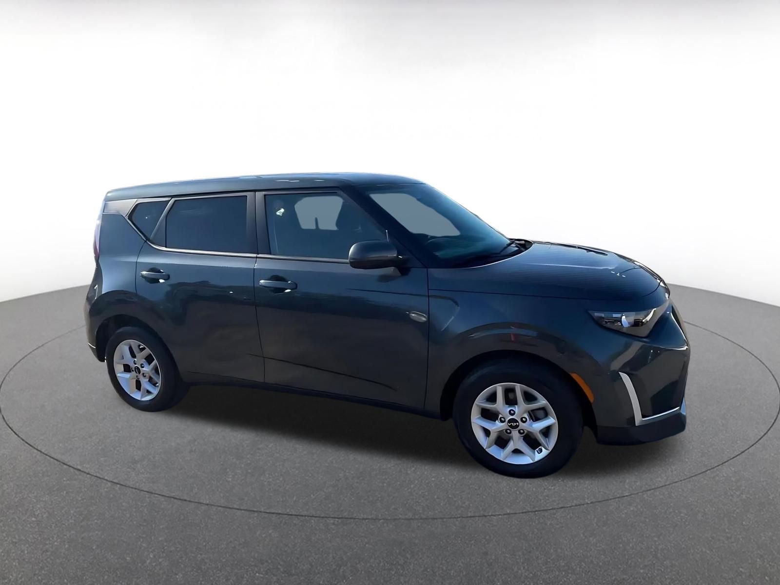 Used 2025 Kia Soul LX w/ LX Technology Package image 2