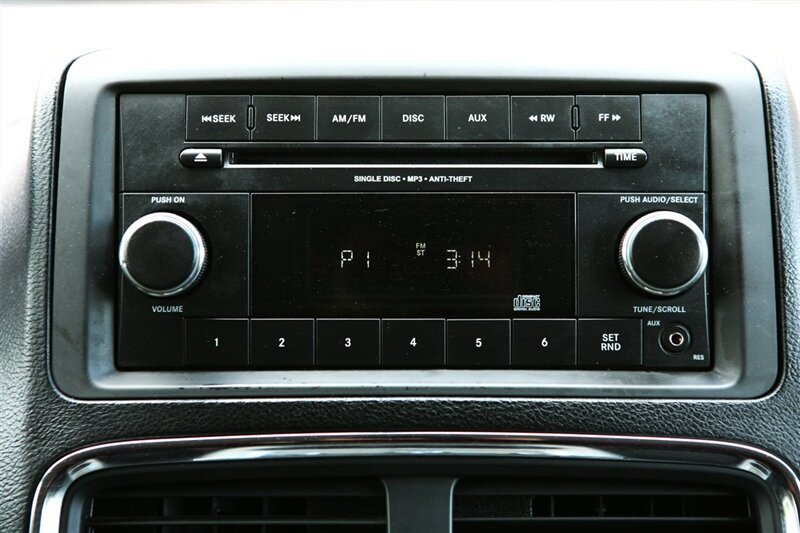 Used 2012 Dodge Grand Caravan SXT FWD image 24