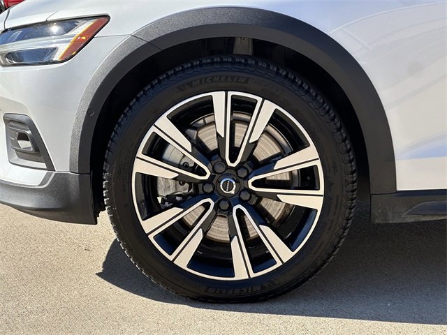 Used 2021 Volvo V60 T5 Cross Country w/ Climate Package image 9