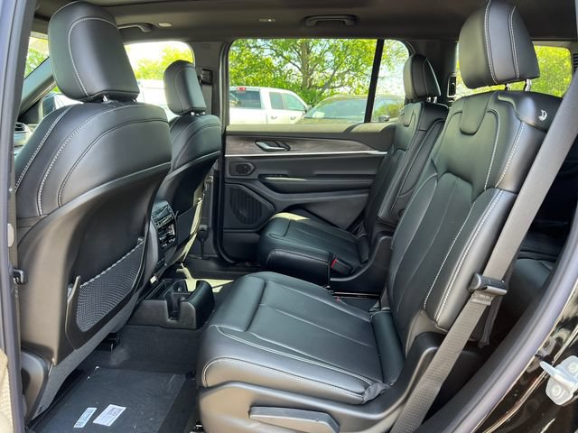 New 2026 Jeep Grand Cherokee L Limited w/ Luxury Tech Group II AWD/4WD image 4