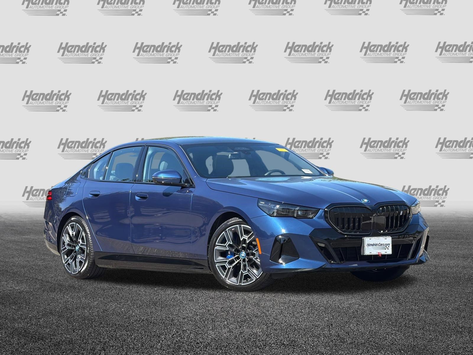 Used 2025 BMW i5 xDrive40 w/ Executive Package image 2