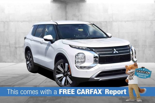 Used 2025 Mitsubishi Outlander SE AWD/4WD image 2