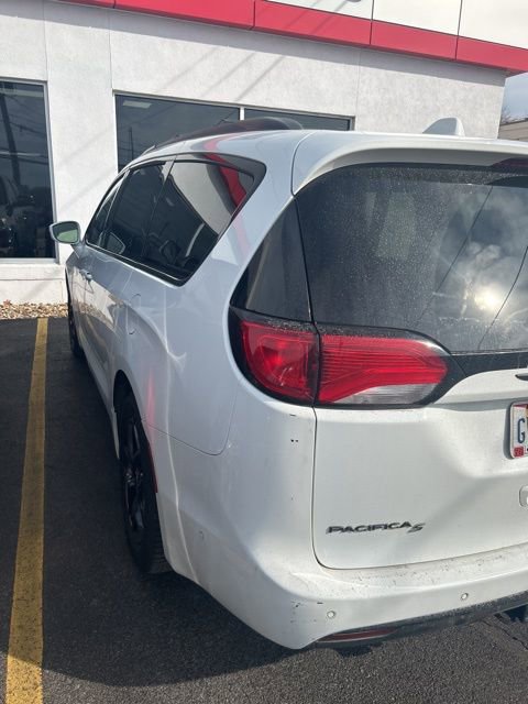 Used 2018 Chrysler Pacifica Limited image 14