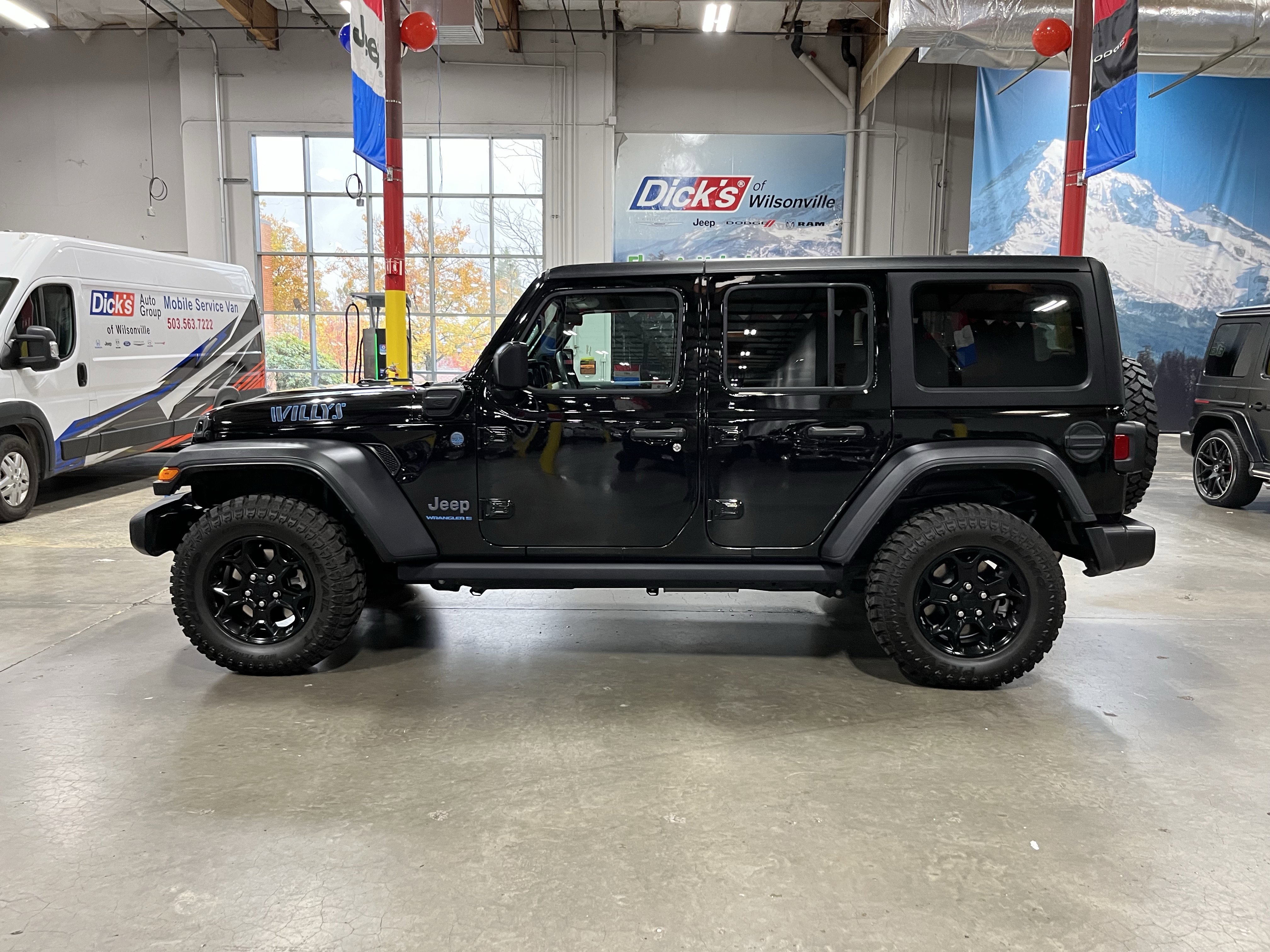 Used 2023 Jeep Wrangler Unlimited image 2