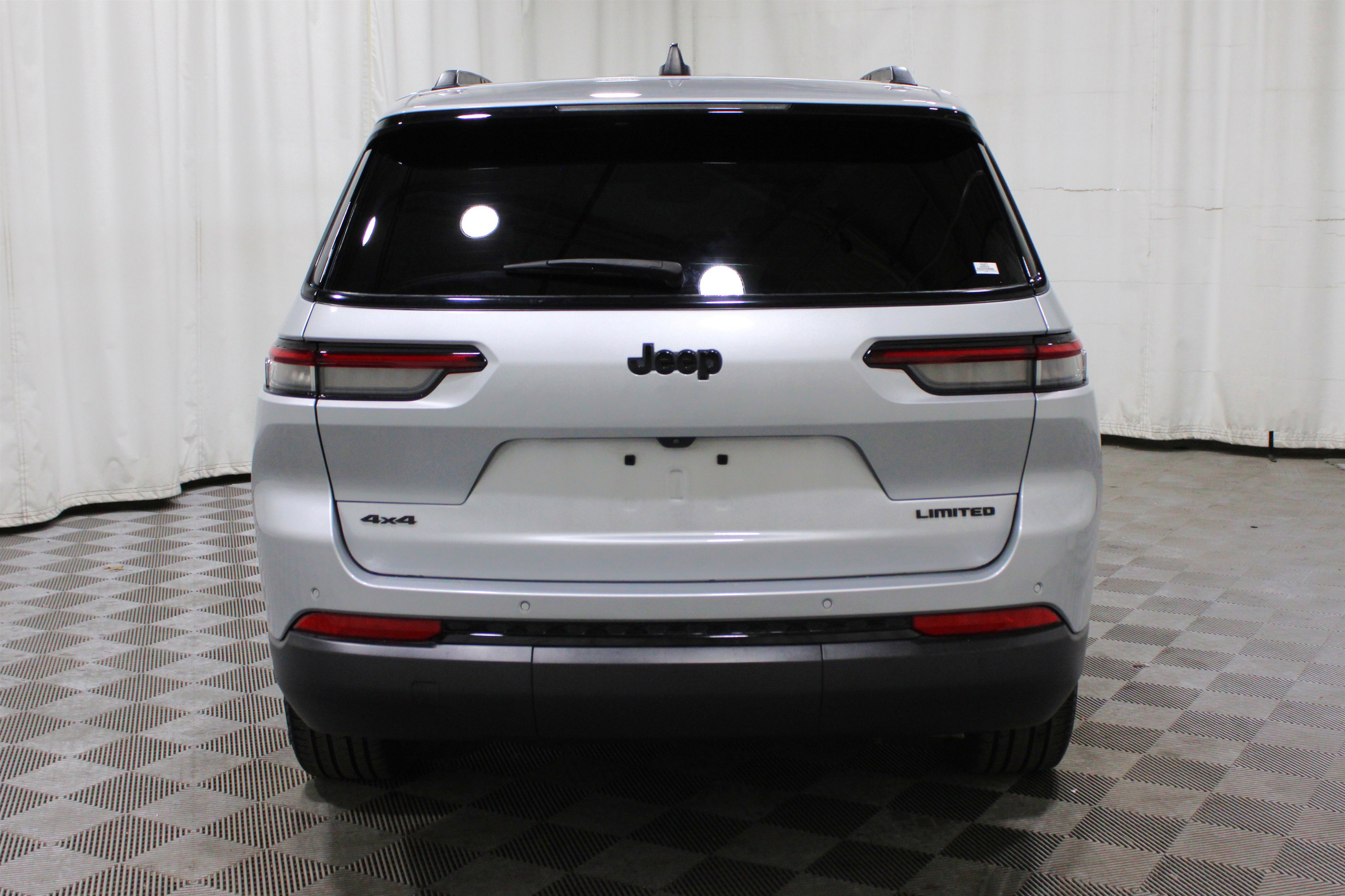 Used 2024 Jeep Grand Cherokee L Limited w/ Black Appearance Package image 35