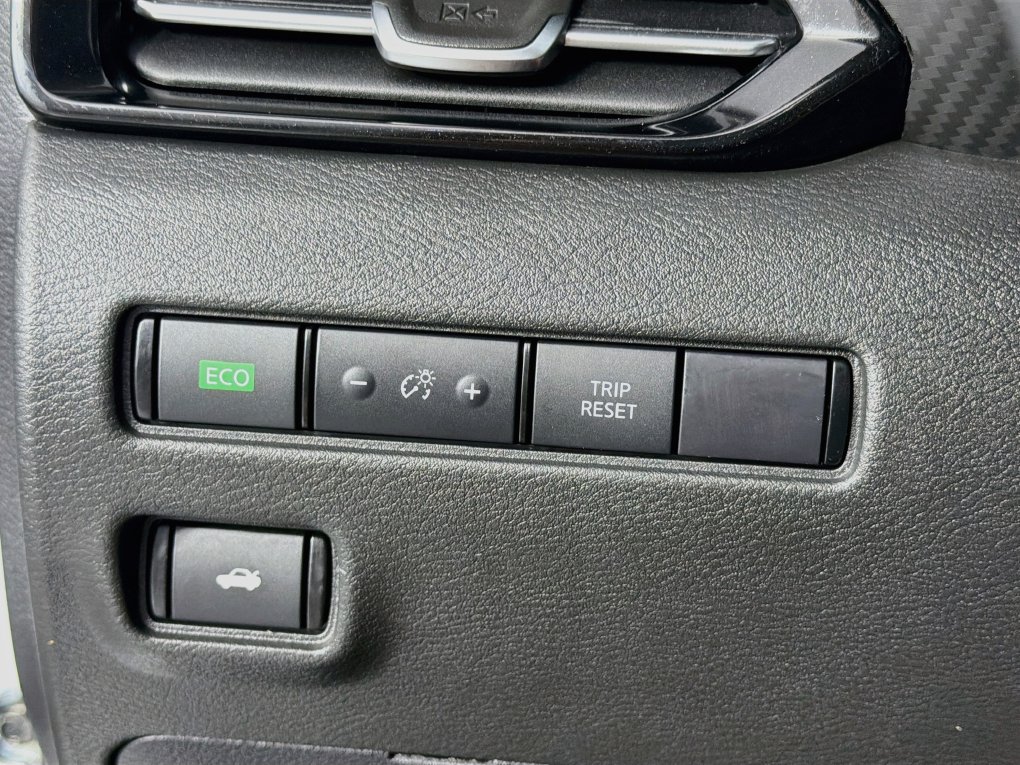 Used 2024 Nissan Sentra SR FWD image 15