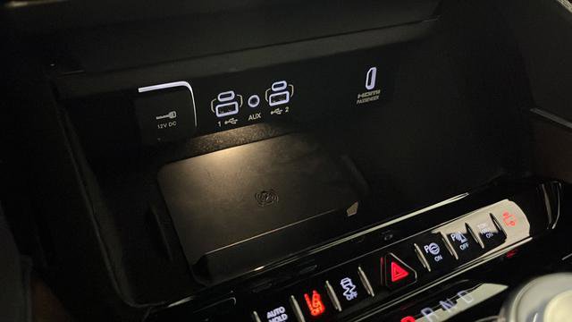 Used 2023 Jeep Grand Wagoneer 4WD w/ Flexible Seating Group image 40