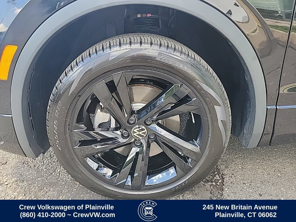 Certified 2024 Volkswagen Tiguan SE R-Line AWD/4WD image 17
