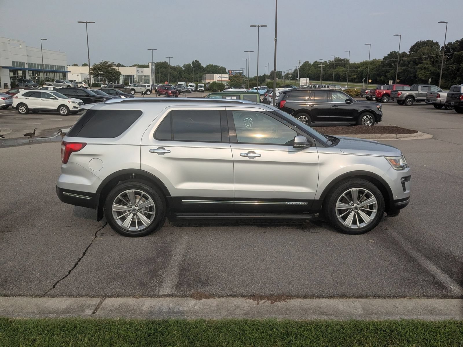 Used 2018 Ford Explorer Limited w/ Equipment Group 301A FWD image 2