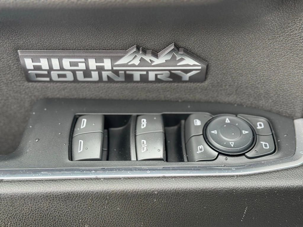 Used 2024 Chevrolet Silverado 1500 High Country w/ Technology Package AWD/4WD image 22