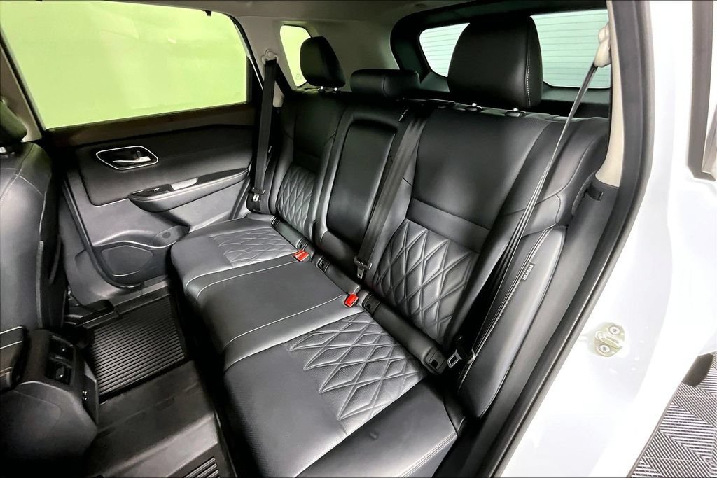 Used 2023 Nissan Rogue Platinum FWD image 26