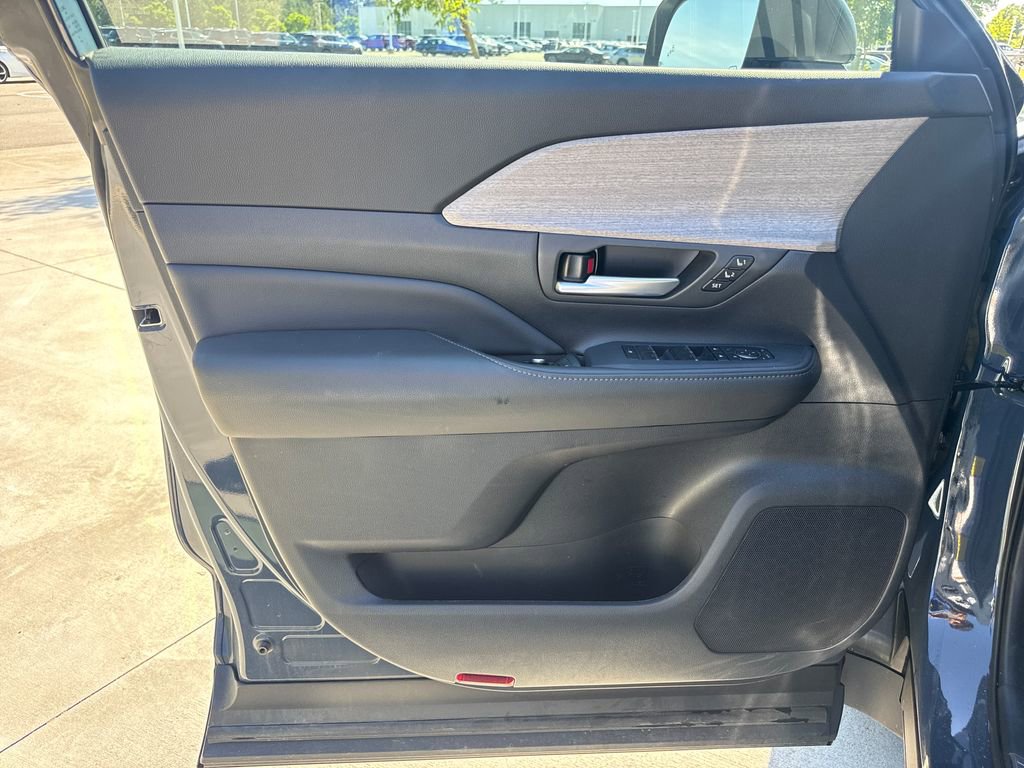 Used 2025 Toyota Grand Highlander AWD Hybrid image 14