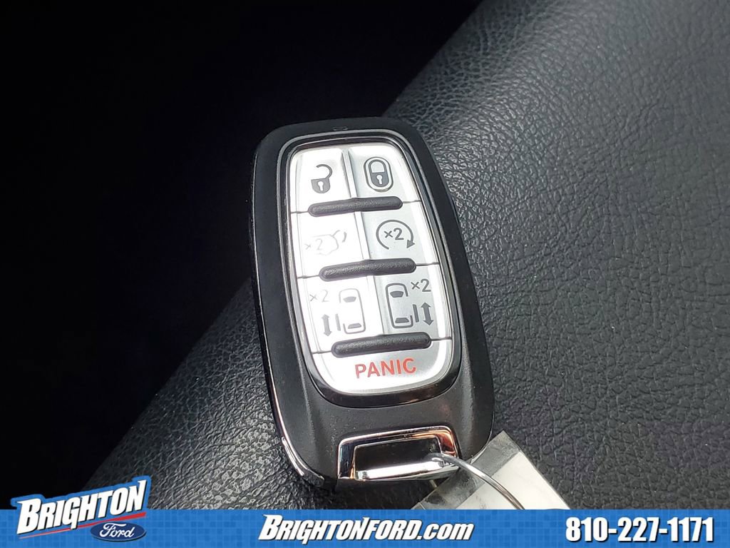 Used 2021 Chrysler Pacifica Touring-L w/ Uconnect Theater Family Group image 31