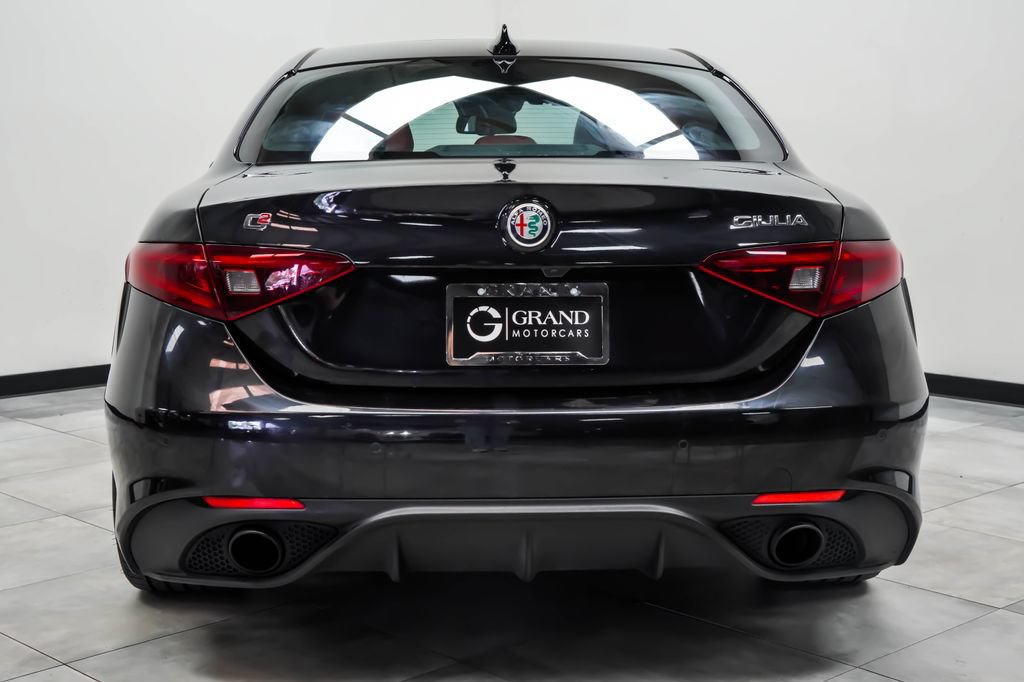 Used 2023 Alfa Romeo Giulia Veloce RWD image 9
