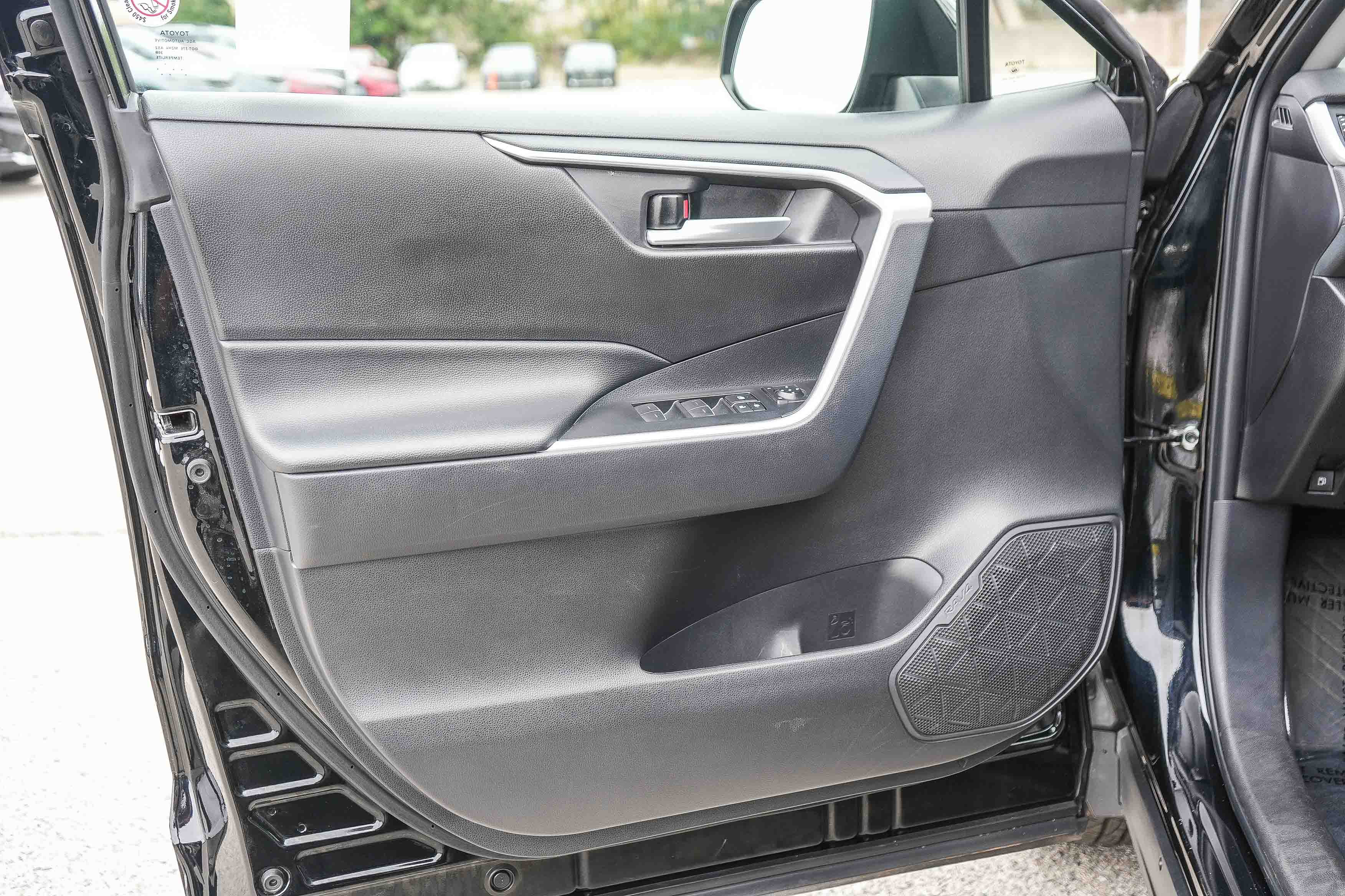 Used 2025 Toyota RAV4 XLE AWD/4WD image 24