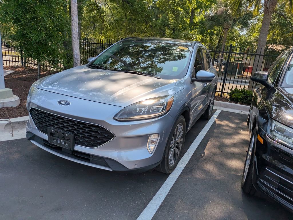 Used 2022 Ford Escape Titanium w/ Class II Trailer Tow Package FWD image 3