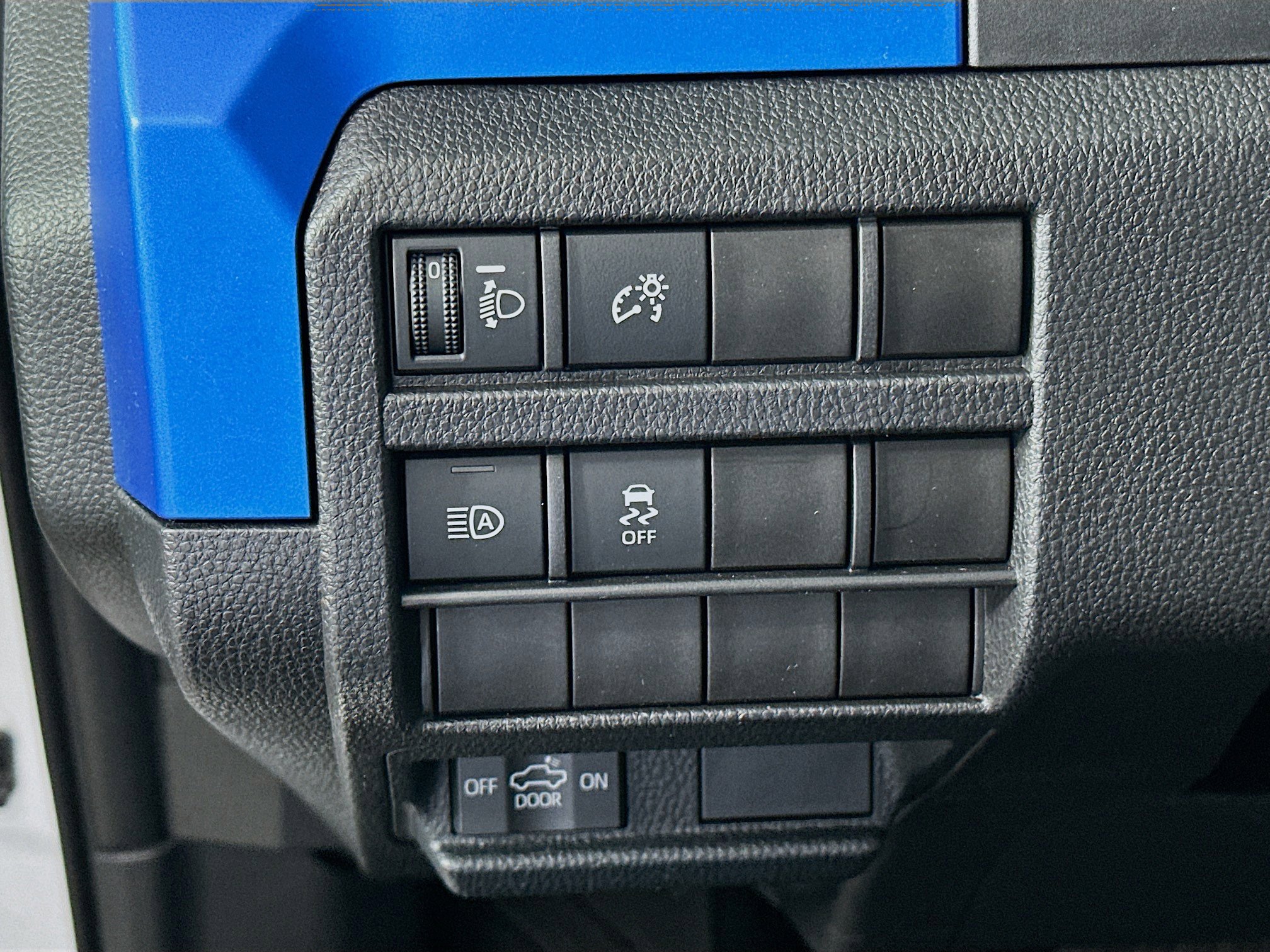 Used 2025 Toyota Tacoma TRD Off-Road AWD/4WD image 16