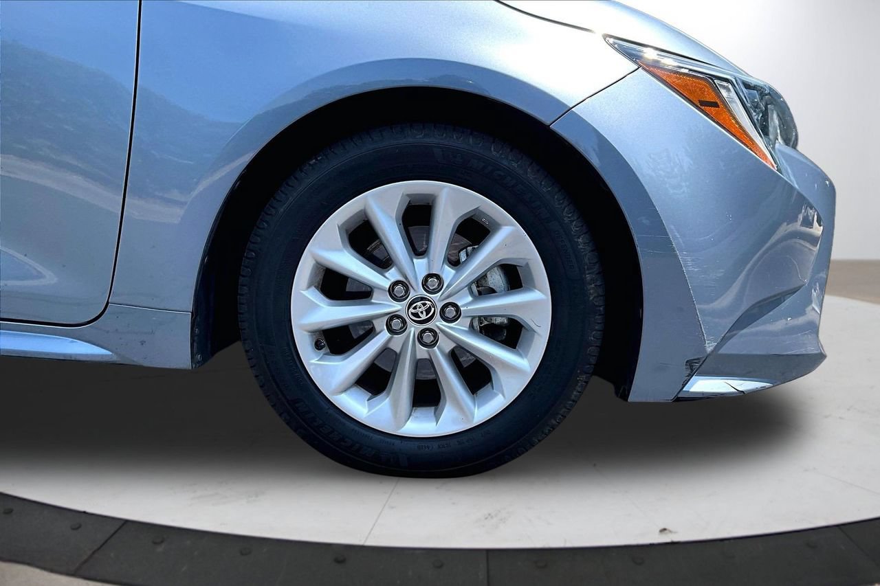 Used 2021 Toyota Corolla LE w/ LE Convenience Package FWD image 32
