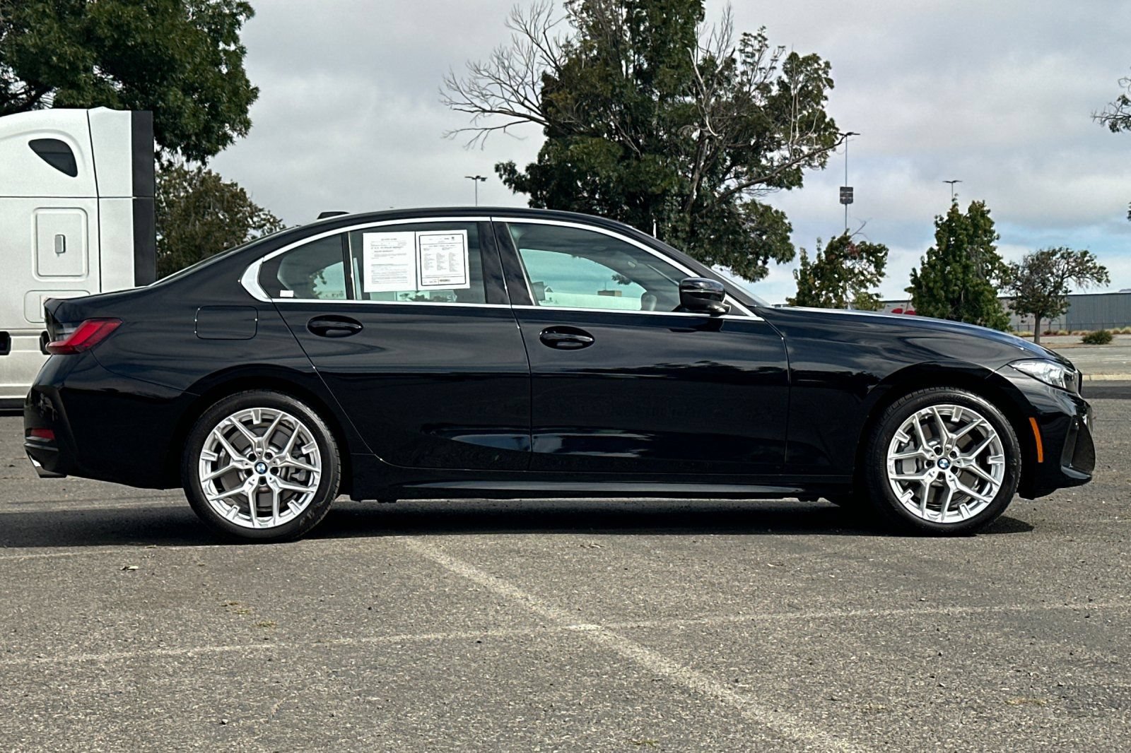 Used 2026 BMW 330i xDrive Sedan AWD/4WD image 2