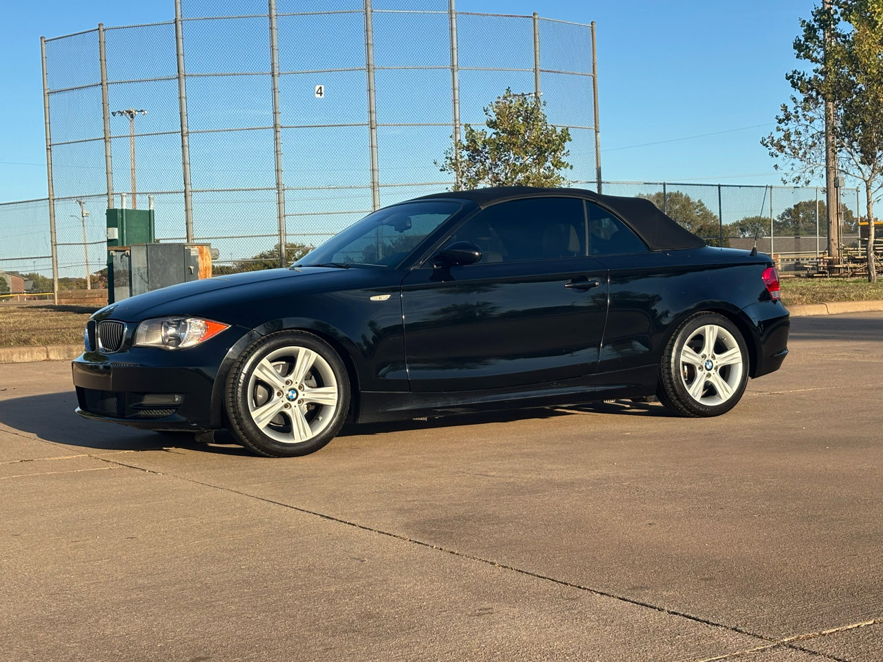 Used 2009 BMW 128i Convertible image 2