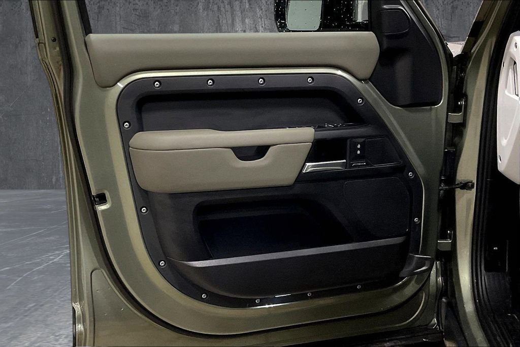 Used 2025 Land Rover Defender 110 S image 20