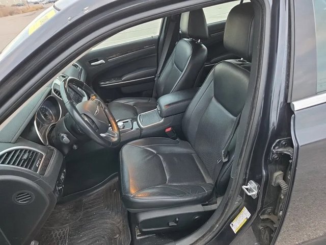 Used 2019 Chrysler 300 Limited w/ Safetytec Plus Group image 7