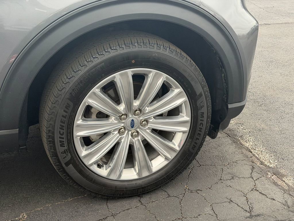 Used 2022 Ford Explorer Limited w/ Equipment Group 301A image 9