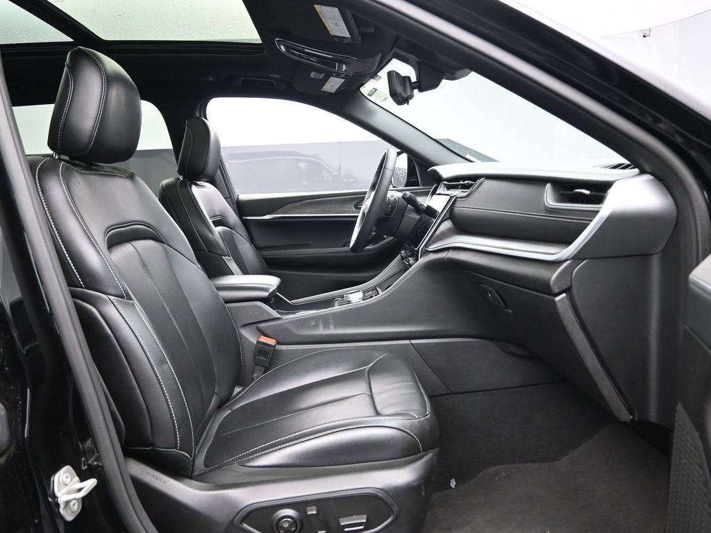 Used 2024 Jeep Grand Cherokee L Limited w/ Luxury Tech Group II image 37