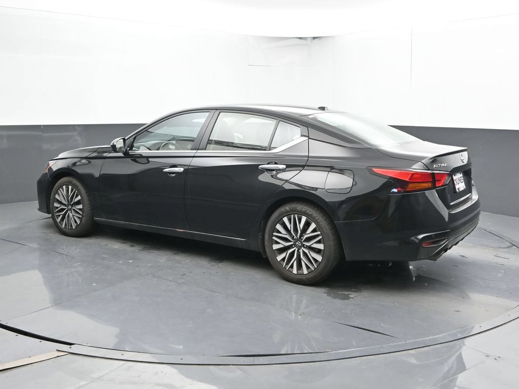 Used 2024 Nissan Altima 2.5 SV w/ SV Premium Package FWD image 10
