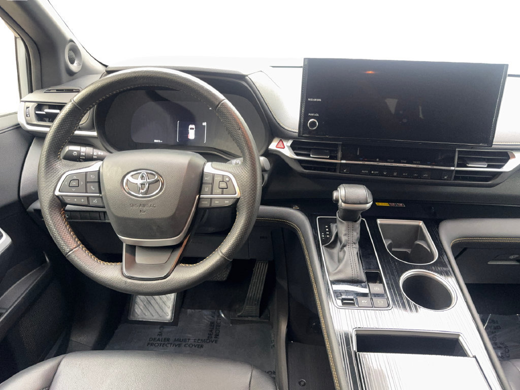 Used 2025 Toyota Sienna XLE Woodland Edition AWD/4WD image 56