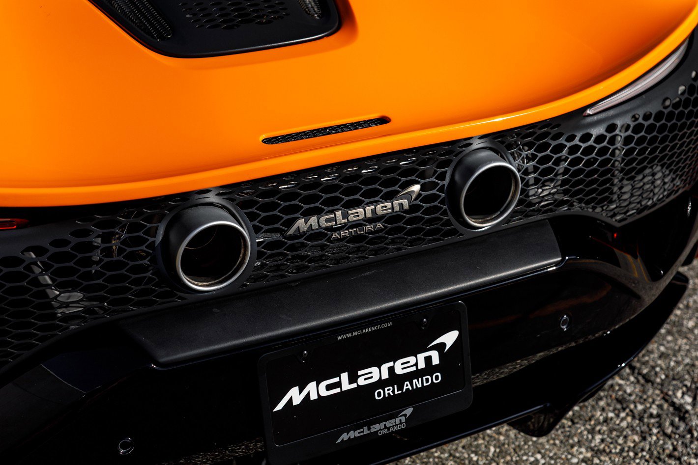 Used 2025 McLaren Artura image 28
