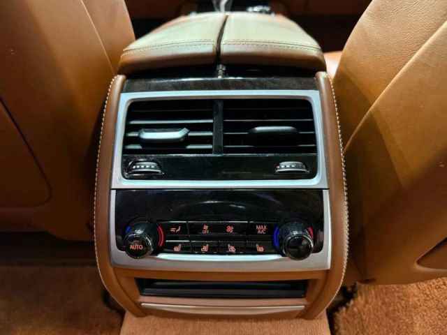 Used 2018 BMW 750i xDrive image 37