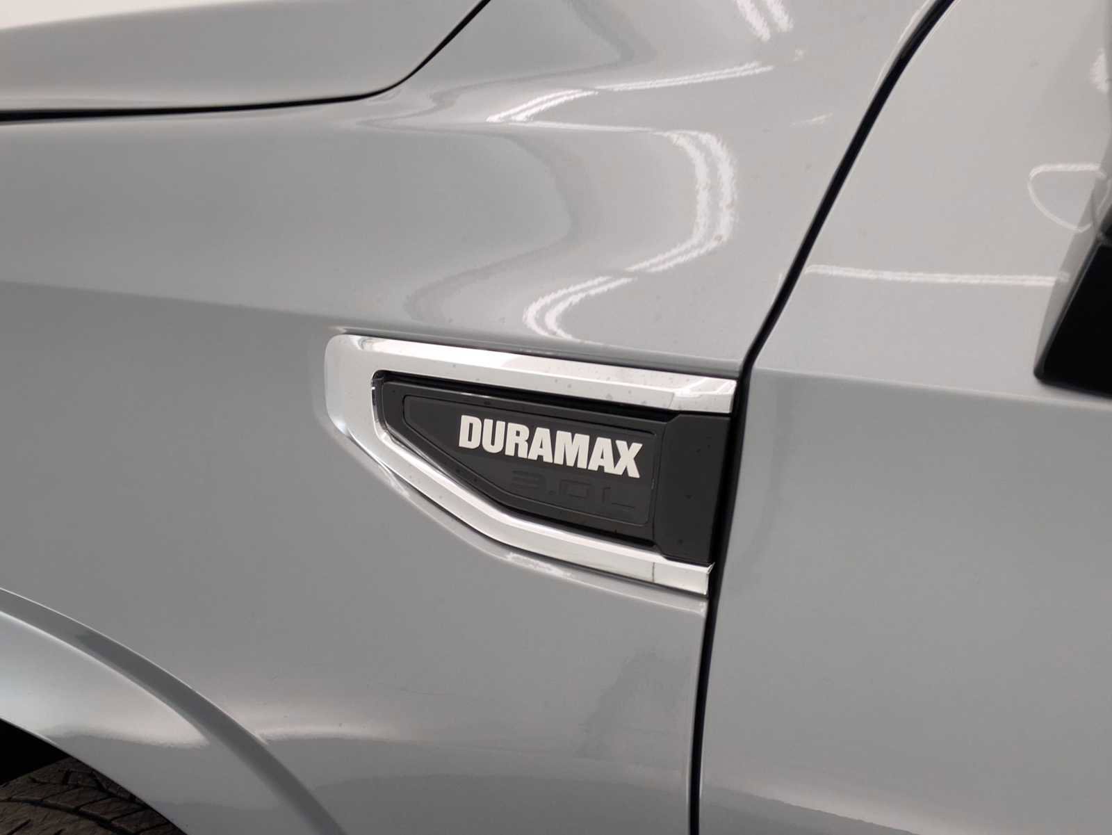 Used 2024 GMC Yukon XL SLT w/ SLT Luxury Package AWD/4WD image 12